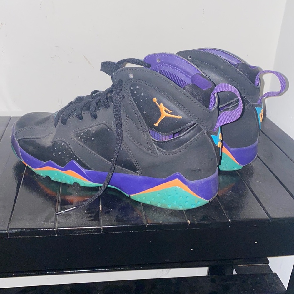 Lola bunny Jordan 7s 5.5Y